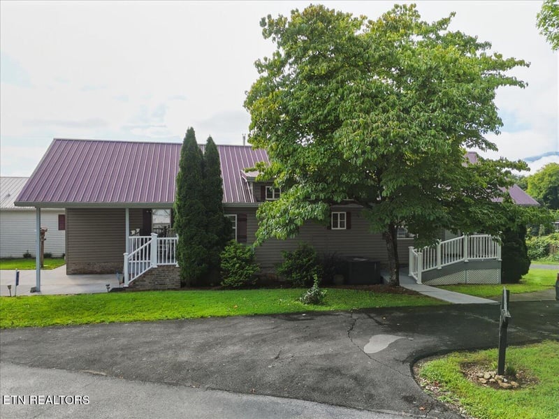 856 Peacock Ridge Dr, Townsend, TN 37882