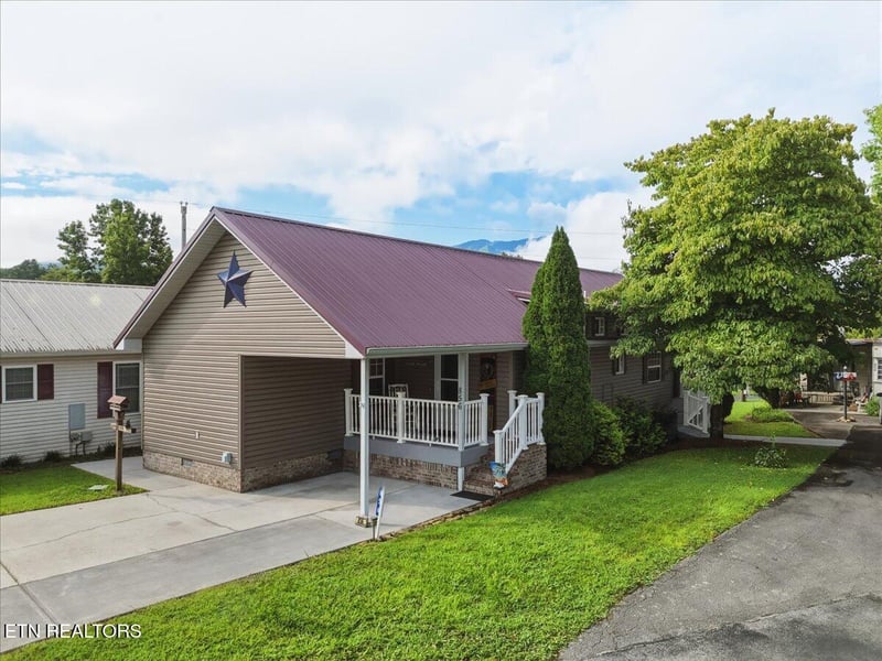 856 Peacock Ridge Dr, Townsend, TN 37882