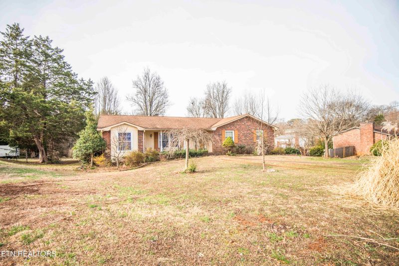8564 Dresden Dr, Knoxville, TN 37923