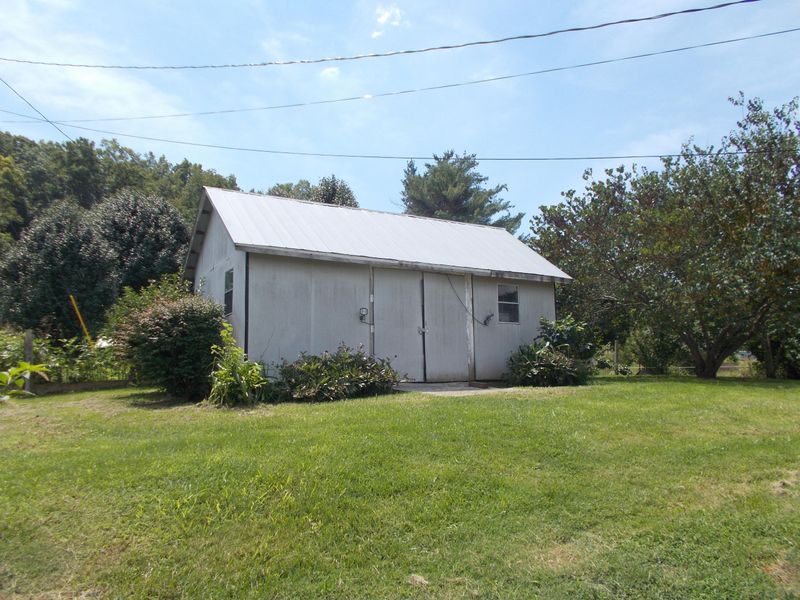 857 Bates Ln, Kodak, TN 37764
