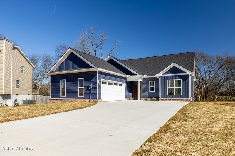857 Hampton Place Cir, Loudon, TN 37774