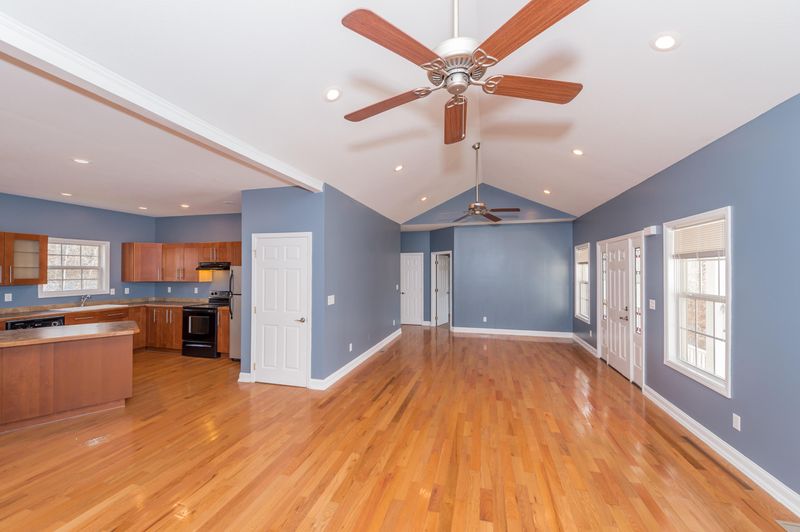 857 Paint Rock Ferry Rd, Kingston, TN 37763