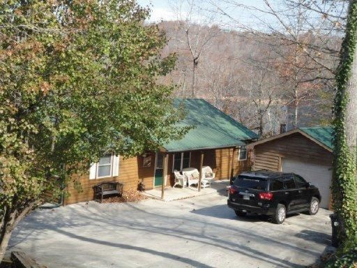857 Yoakum Hollow Rd, Jacksboro, TN 37757