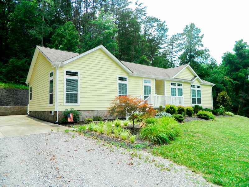 8570 Pedigo Rd, Powell, TN 37849