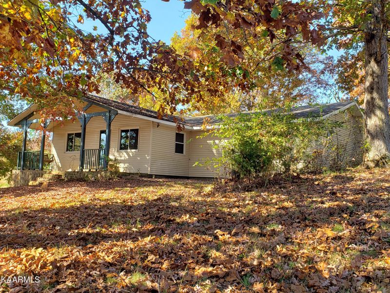 8575 Jackson Bend Rd, Lenoir City, TN 37772