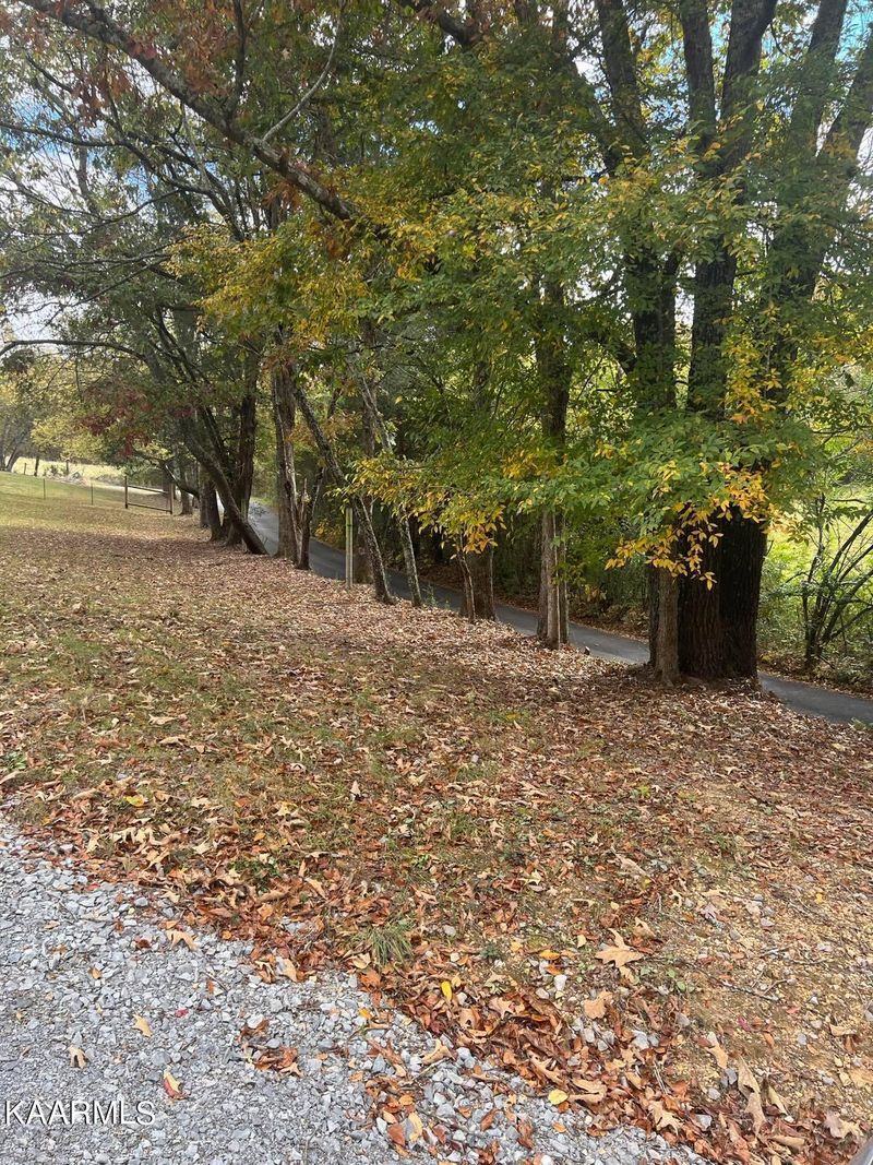8588 Calloway Rd, Loudon, TN 37774