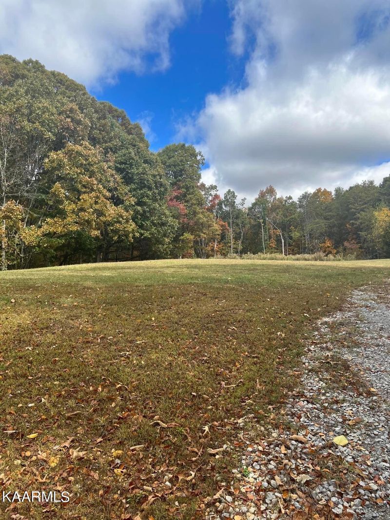 8588 Calloway Rd, Loudon, TN 37774