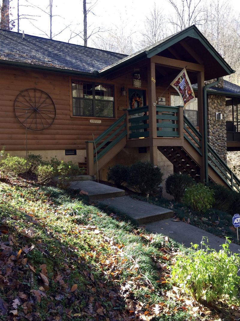859 Cabin Creek Way, Sevierville, TN 37862