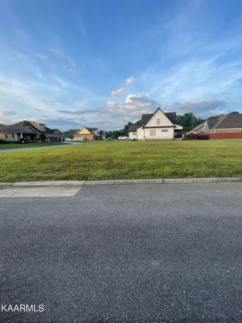 859 Cape Hatteras, Loudon, TN 37774