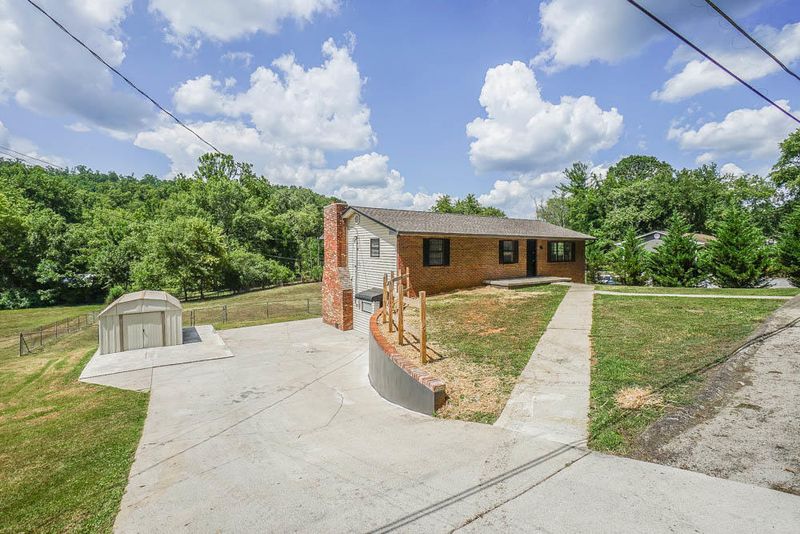 859 Knight Rd, Knoxville, TN 37920