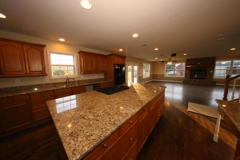 860 River Cliff Dr, Kodak, TN 37764