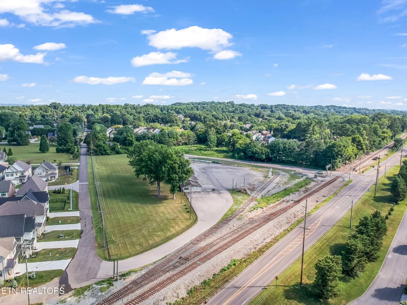 860 S Gallaher View Rd, Knoxville, TN 37919