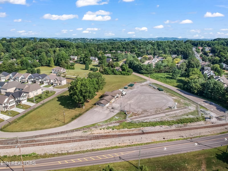 860 S Gallaher View Rd, Knoxville, TN 37919