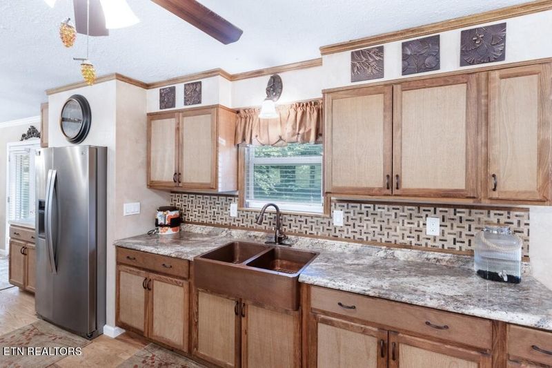 860 Shady Grove Rd, Lancing, TN 37770