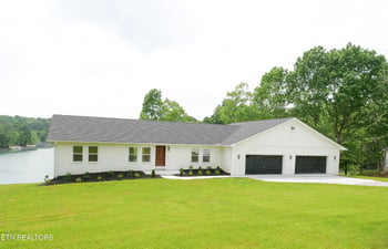 860 Shawnee Dr, Jacksboro, TN 37757