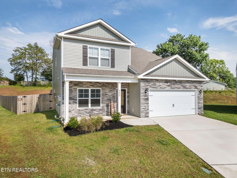 8600 Denali Path Ln, Knoxville, TN 37931