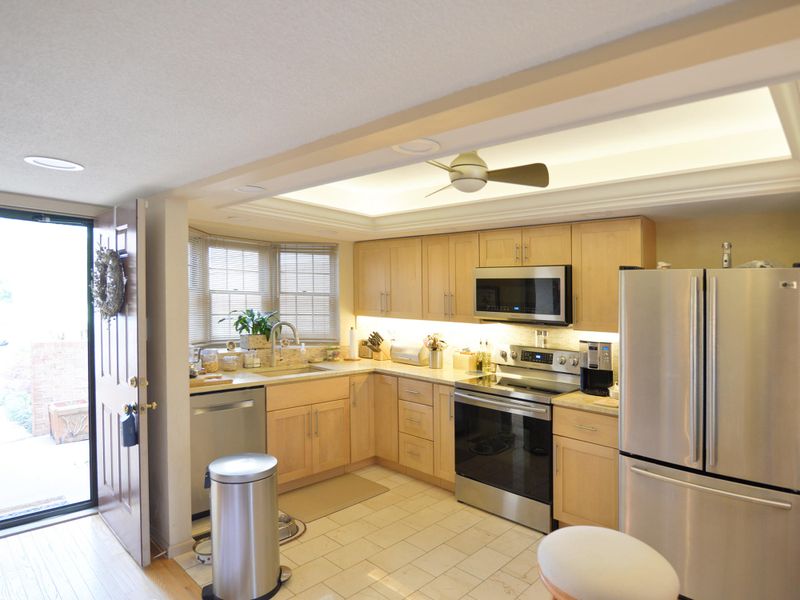 8600 Olde Colony Tr #101, Knoxville, TN 37923