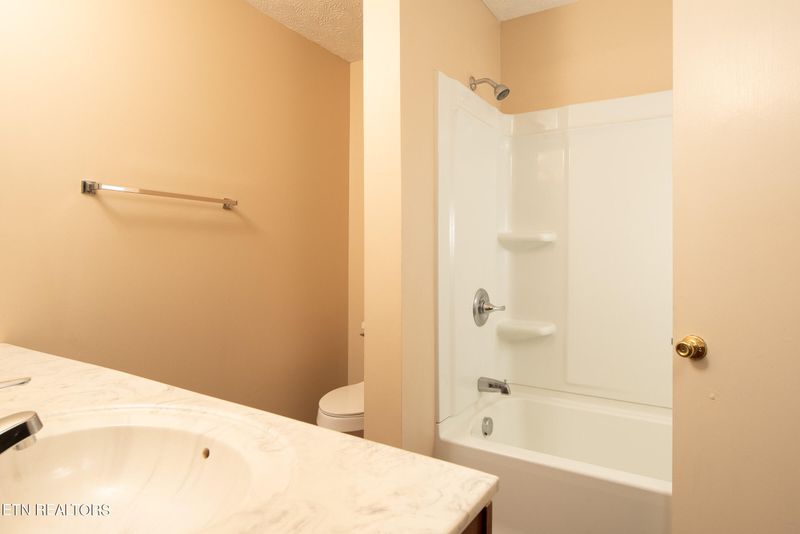 8600 Olde Colony Trail Unit 100, Knoxville, TN 37923
