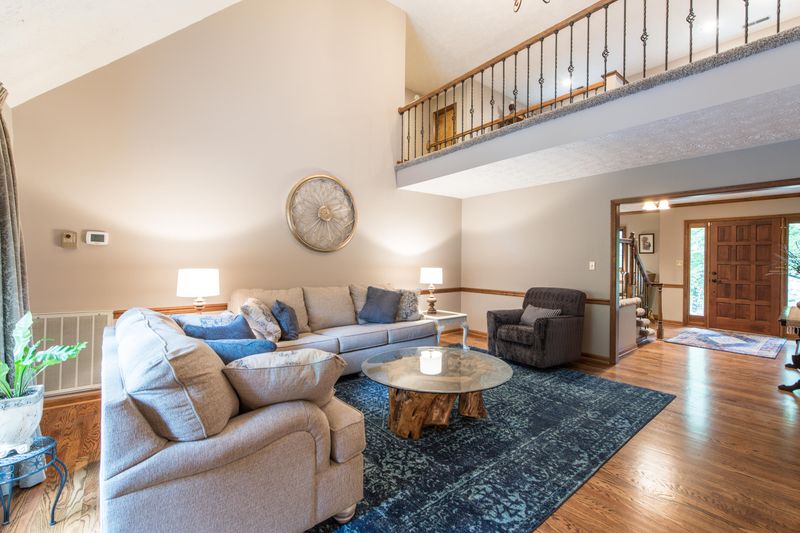 8602 Dunaire Dr, Knoxville, TN 37923
