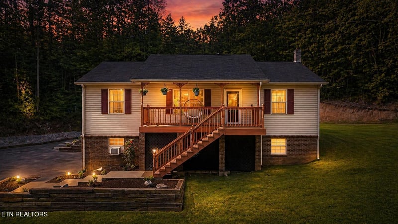 8605 Parker Dr, Corryton, TN 37721