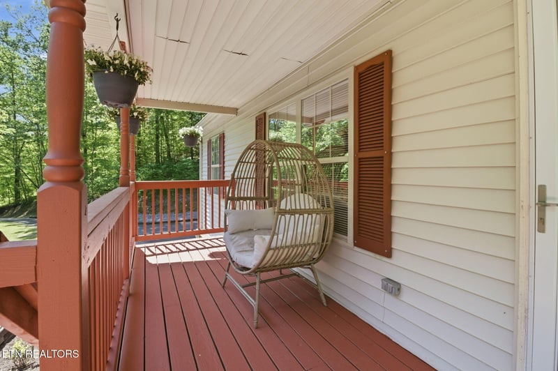 8605 Parker Dr, Corryton, TN 37721