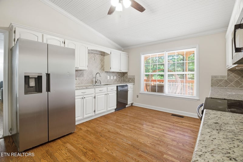 8605 Parker Dr, Corryton, TN 37721