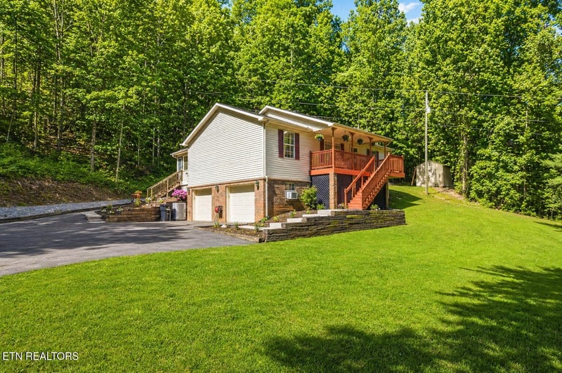 8605 Parker Dr, Corryton, TN 37721