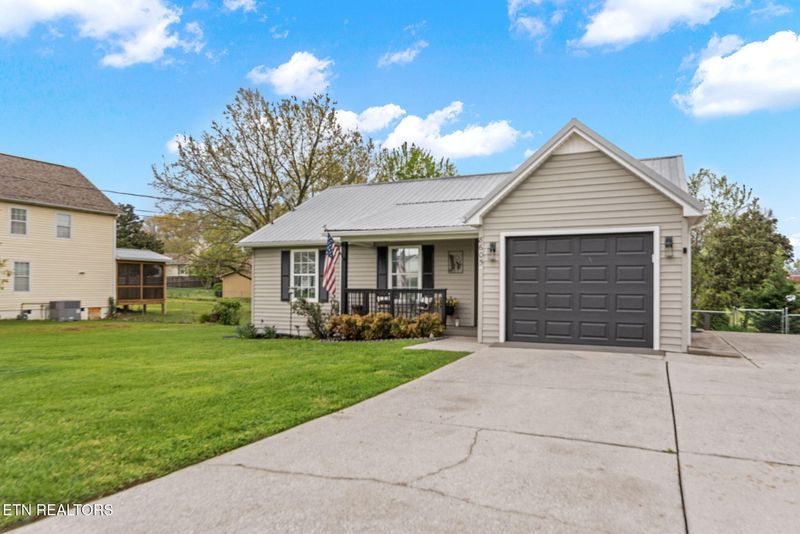 8605 Royal Oaks Dr, Knoxville, TN 37931