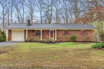 861 Forest Heights Cir, Lenoir City, TN 37772