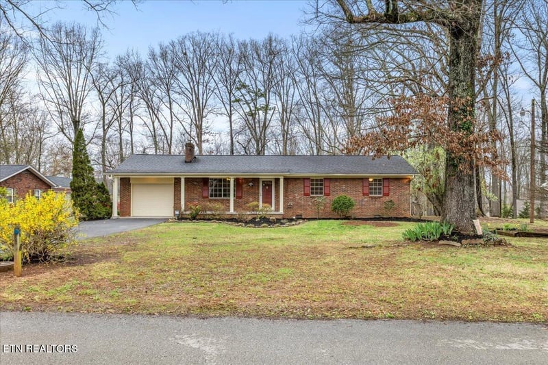 861 Forest Heights Cir, Lenoir City, TN 37772