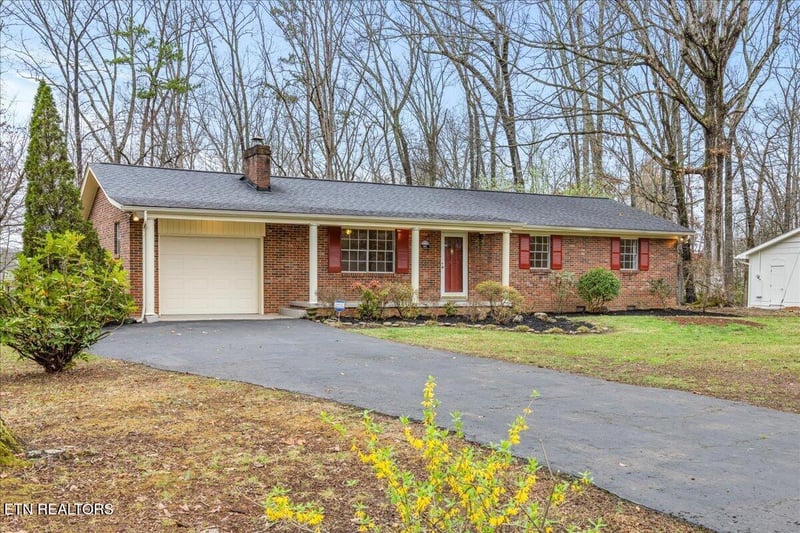 861 Forest Heights Cir, Lenoir City, TN 37772