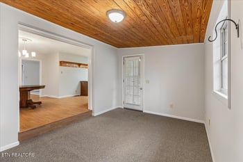 861 Forest Heights Cir, Lenoir City, TN 37772