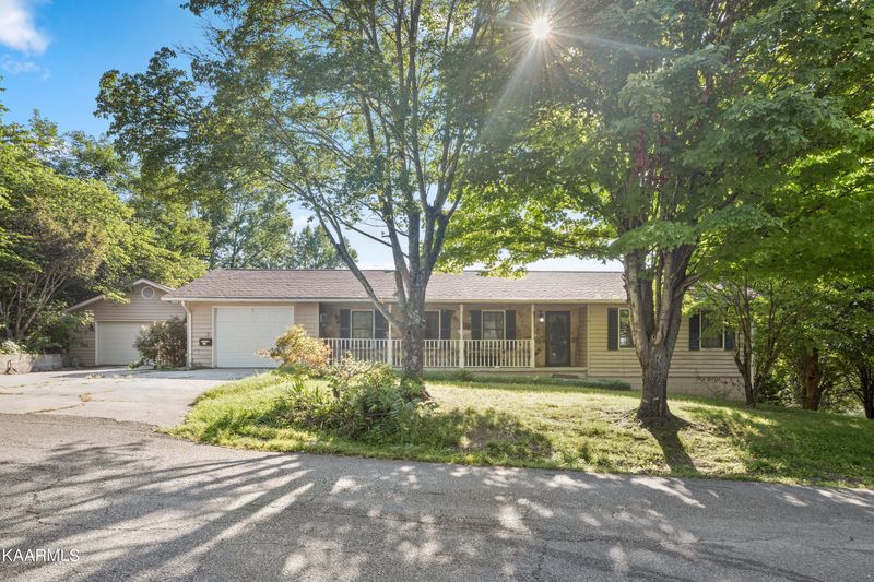 861 Hilltop Dr, Jacksboro, TN 37757
