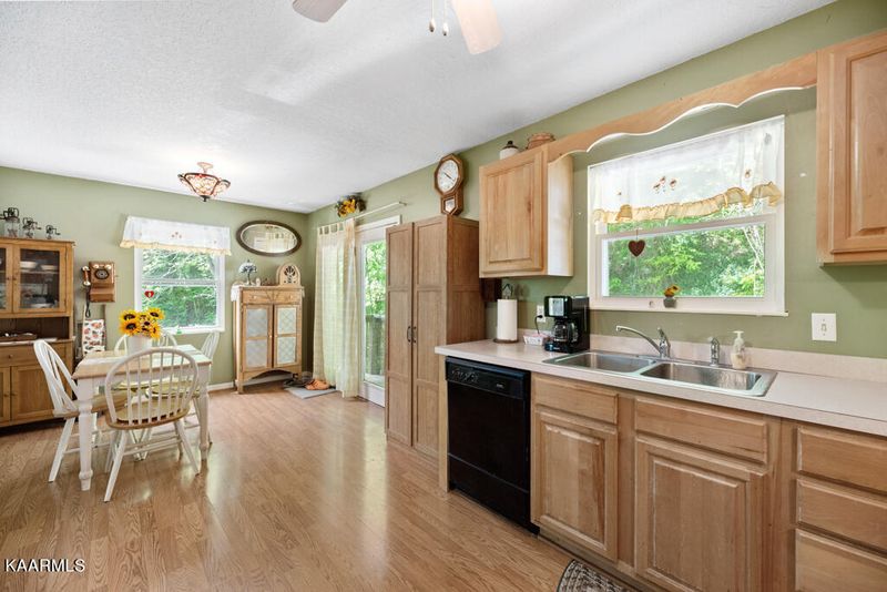 861 Sugar Loaf Rd, Sevierville, TN 37876
