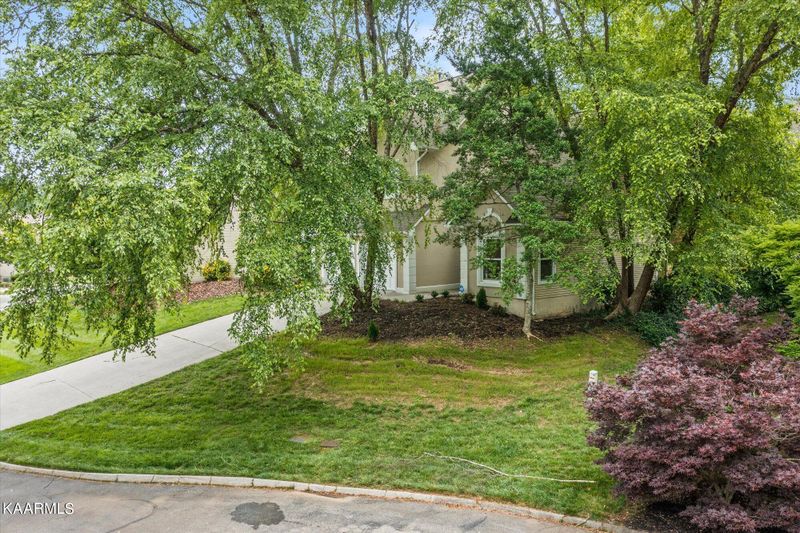 8610 West Cypress Lake Dr, Knoxville, TN 37923