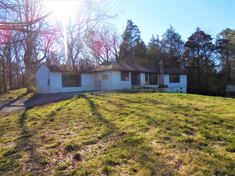 8612 Pleasant Hill Rd, Knoxville, TN 37924