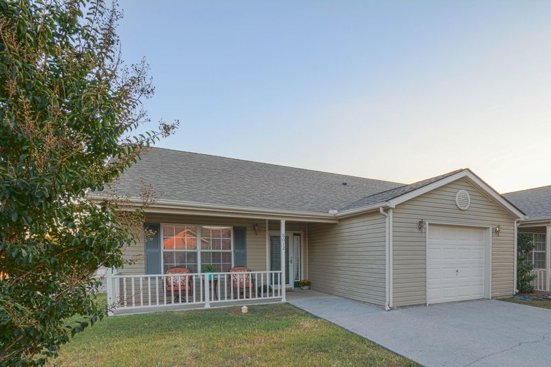 8612 Sunpoint Rd, Knoxville, TN 37923