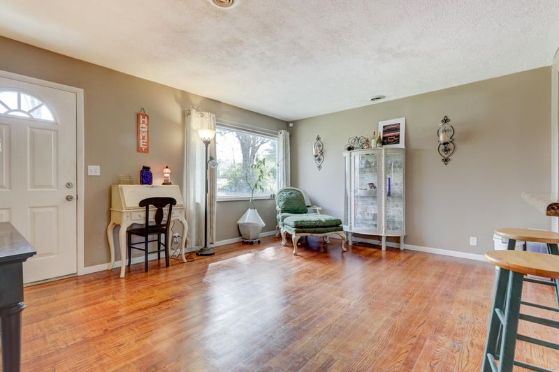 8613 Fox Lonas Rd, Knoxville, TN 37923
