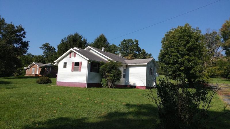 8613 Three Points Rd, Knoxville, TN 37924