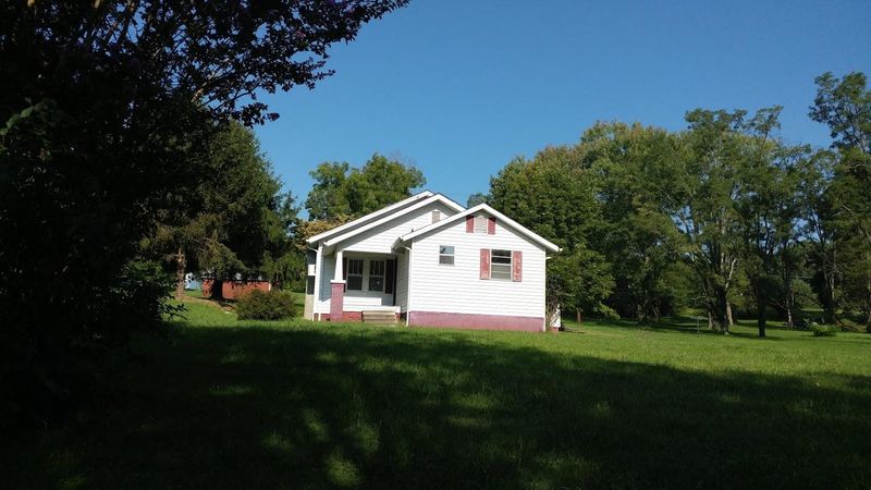8613 Three Points Rd, Knoxville, TN 37924