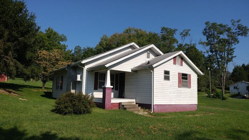 8613 Three Points Rd, Knoxville, TN 37924