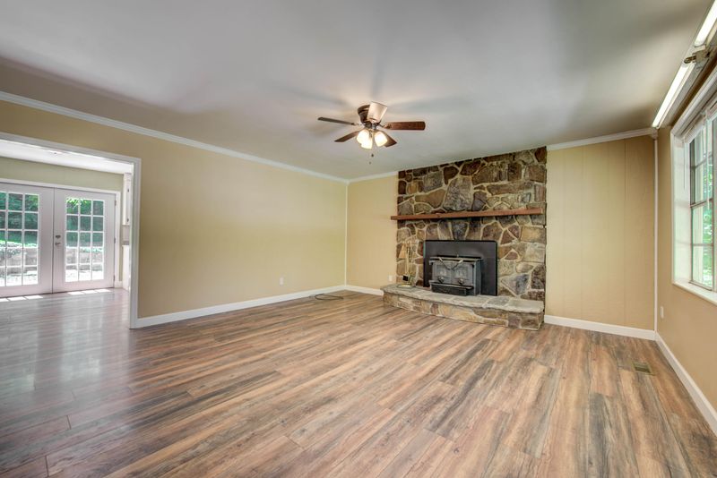 8618 Bud Hawkins Rd, Corryton, TN 37721