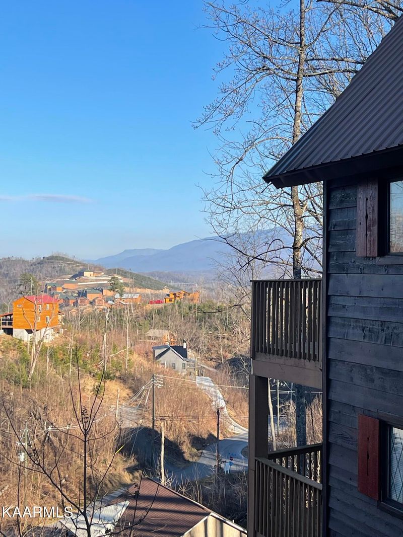 862 Chestnut Dr, Gatlinburg, TN 37738