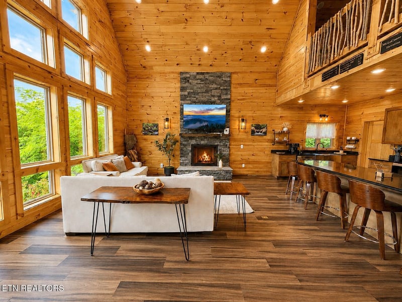 862 Crest View Dr, Gatlinburg, TN 37738