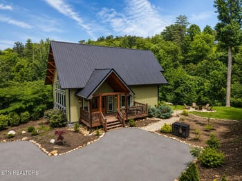 862 Crest View Dr, Gatlinburg, TN 37738
