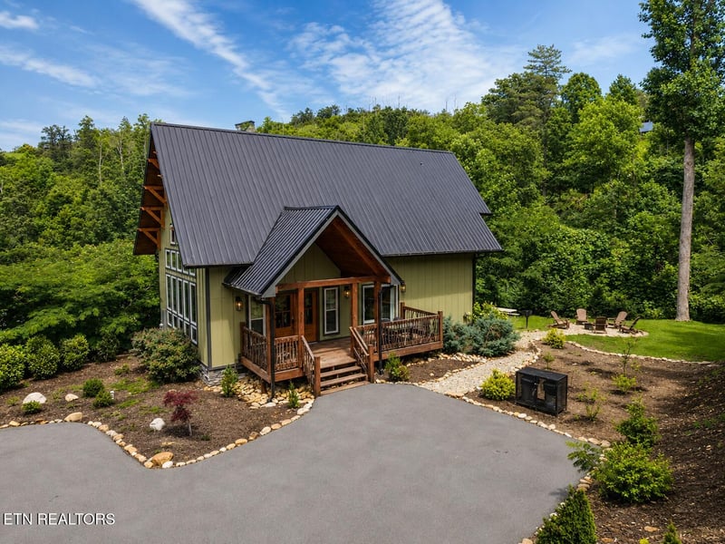 862 Crest View Dr, Gatlinburg, TN 37738