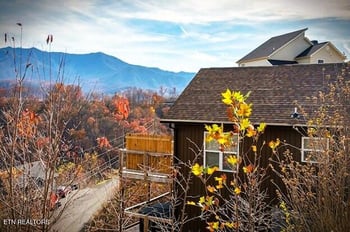 862 Sourwood Dr, Gatlinburg, TN 37738