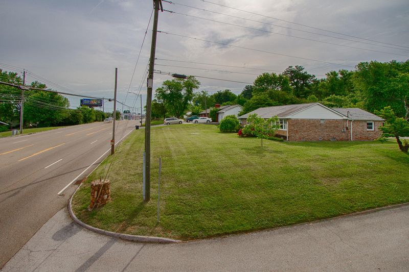 8620 Kingston Pike, Knoxville, TN 37923