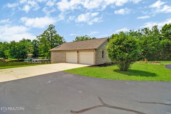 8621 Cherokee Tr, Crossville, TN 38572