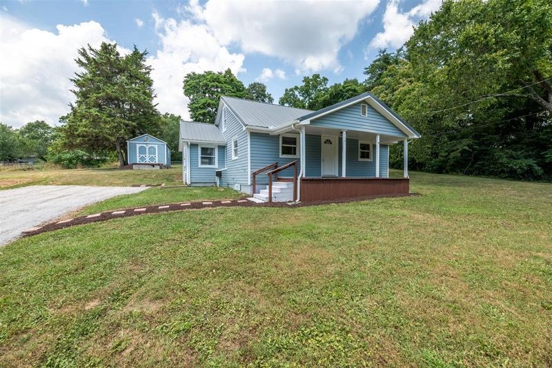 8621 Trout Rd, Mascot, TN 37806